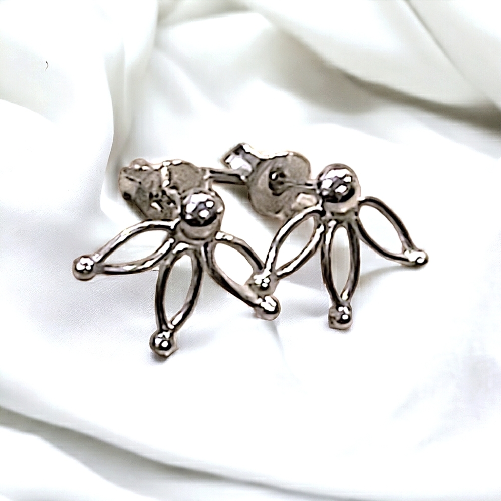 925 Sterling Silver Open Wire Lotus Flower Stud Earrings Dainty Minimalist; NWOT
